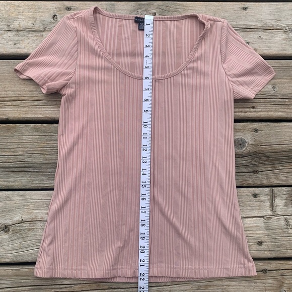 💛 Magazine Pink Ribbed Button-Front Top | Size S - Picture 3 of 5